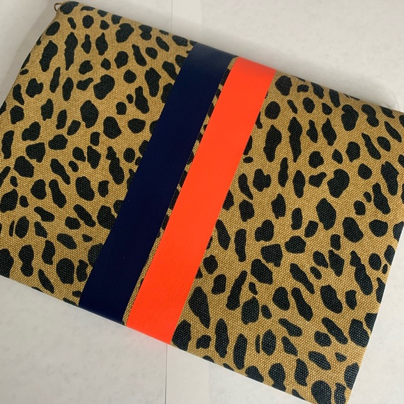 💫HP‼️💫 NEW STELLA & DOT “Bellamy” Clutch in Animal Dot with Racing Stripes - Picture 8 of 10